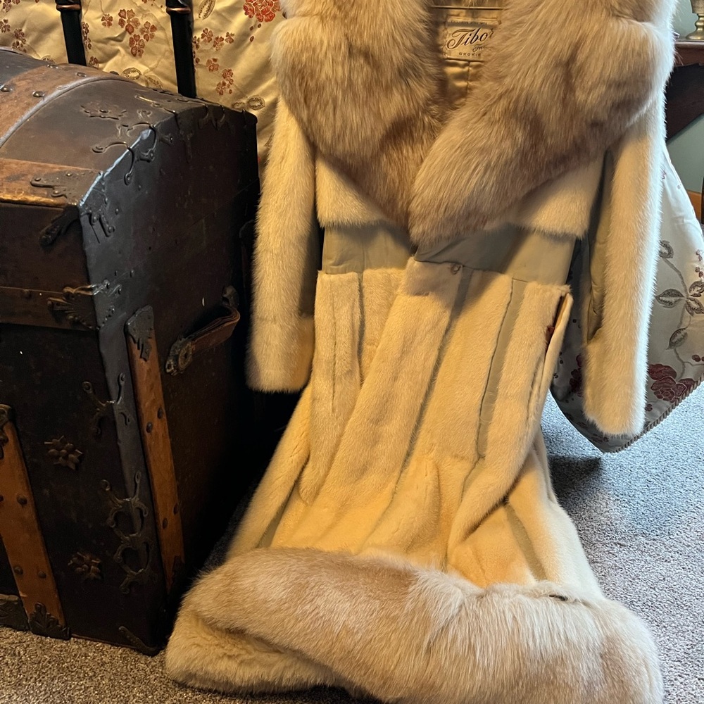 Absolutely exquisite mink coat - Picture 2 of 11